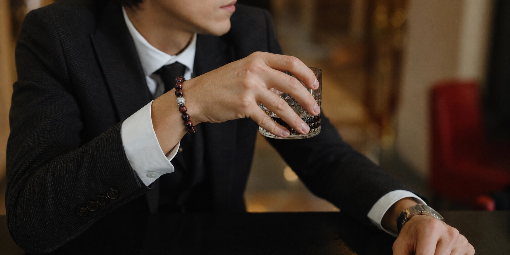 TỦ ĐỒ QUÝ ÔNG CÓ GÌ?